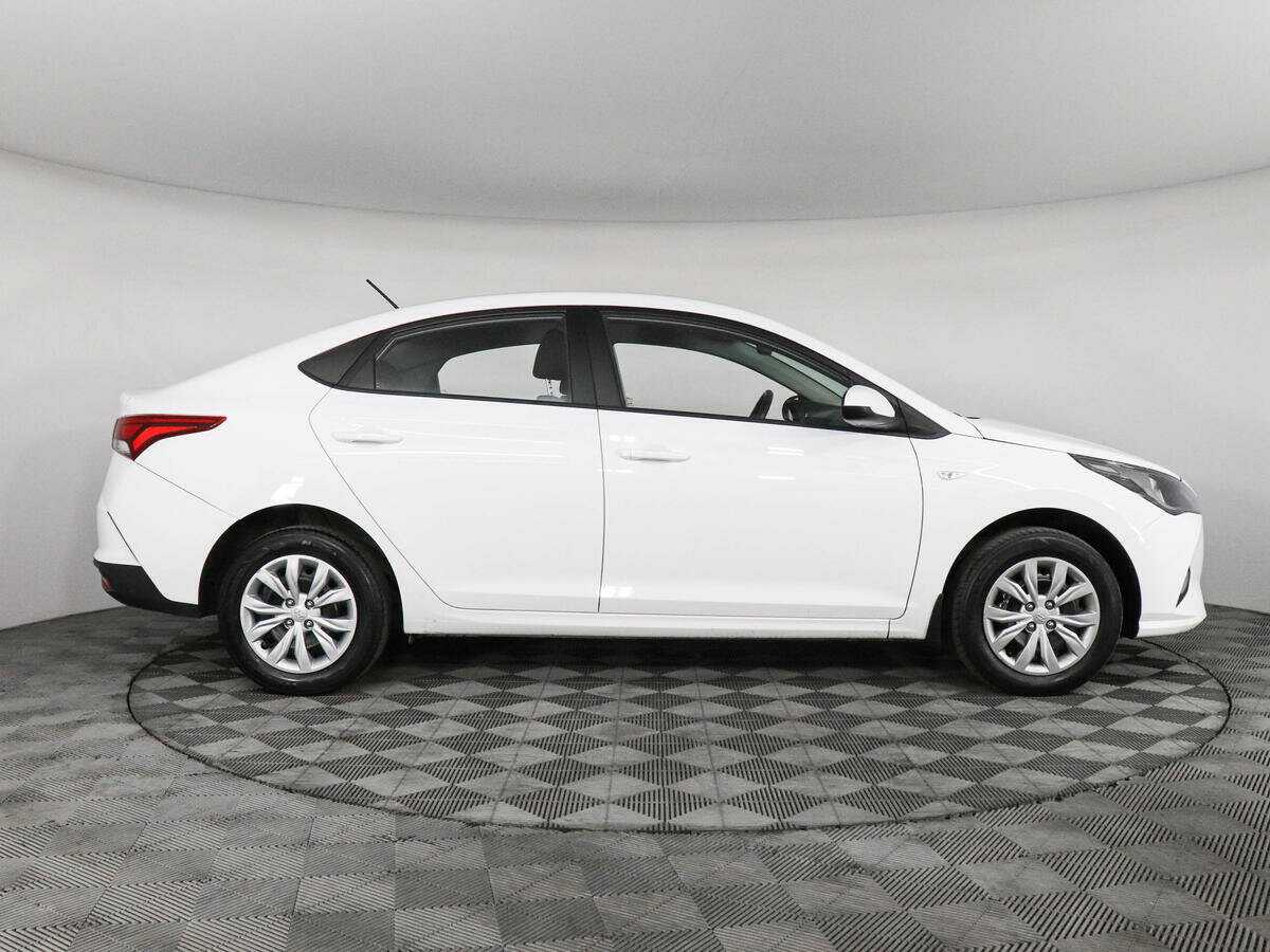 Купить Hyundai Solaris с пробегом. Фото: #3
