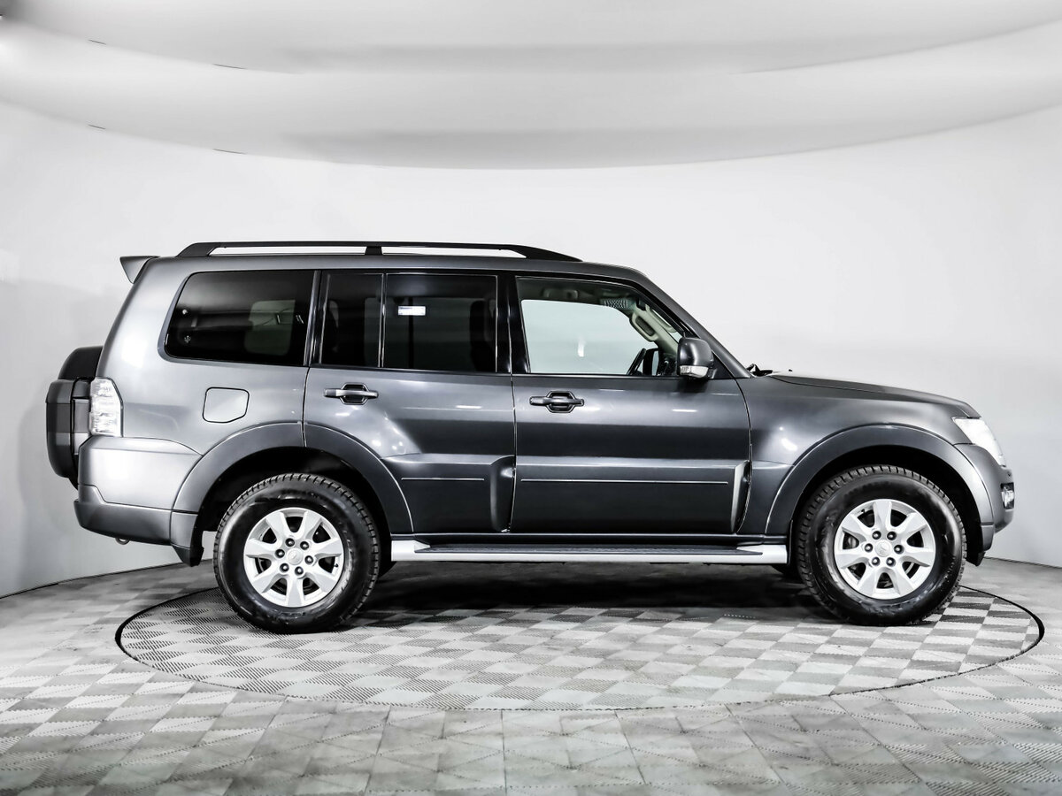 Купить Mitsubishi Pajero с пробегом. Фото: #3