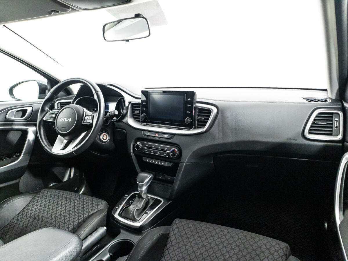 Купить Kia Ceed с пробегом. Фото: #8