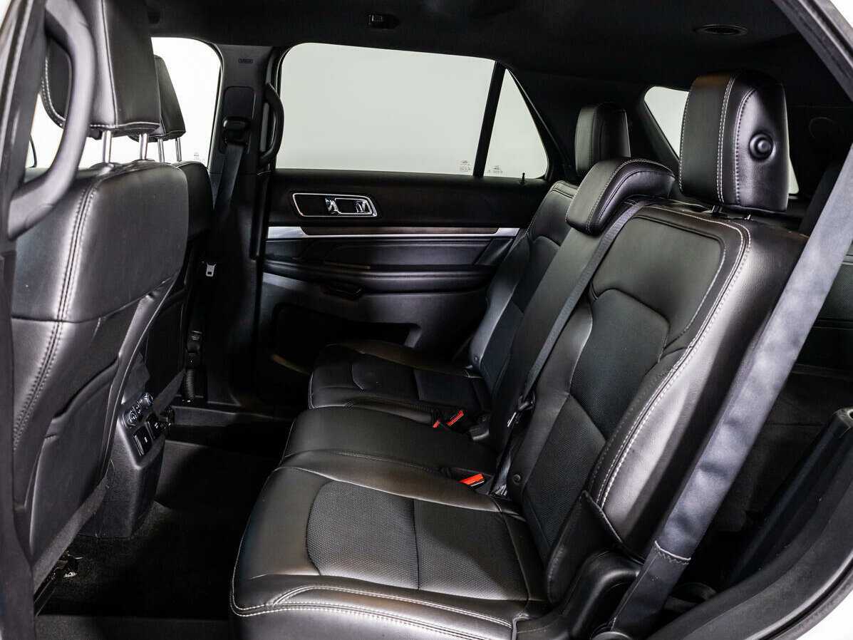 Купить Ford Explorer с пробегом. Фото: #7