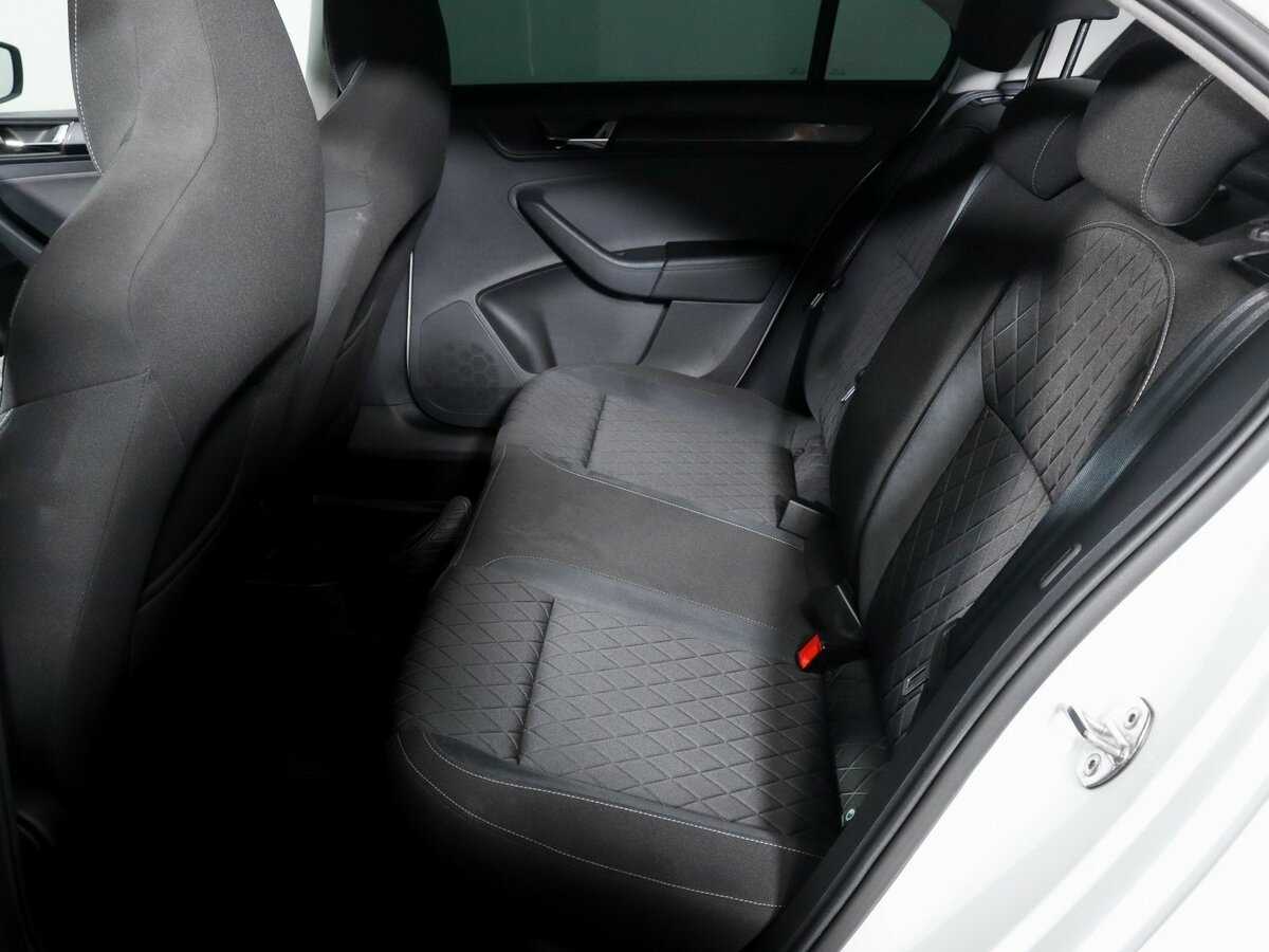 Купить Skoda Rapid с пробегом. Фото: #9