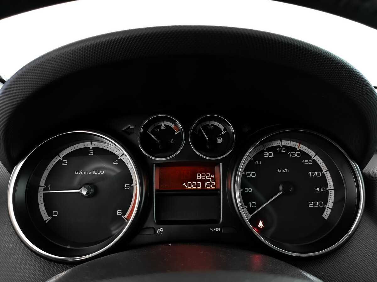 Купить Peugeot 408 с пробегом. Фото: #11