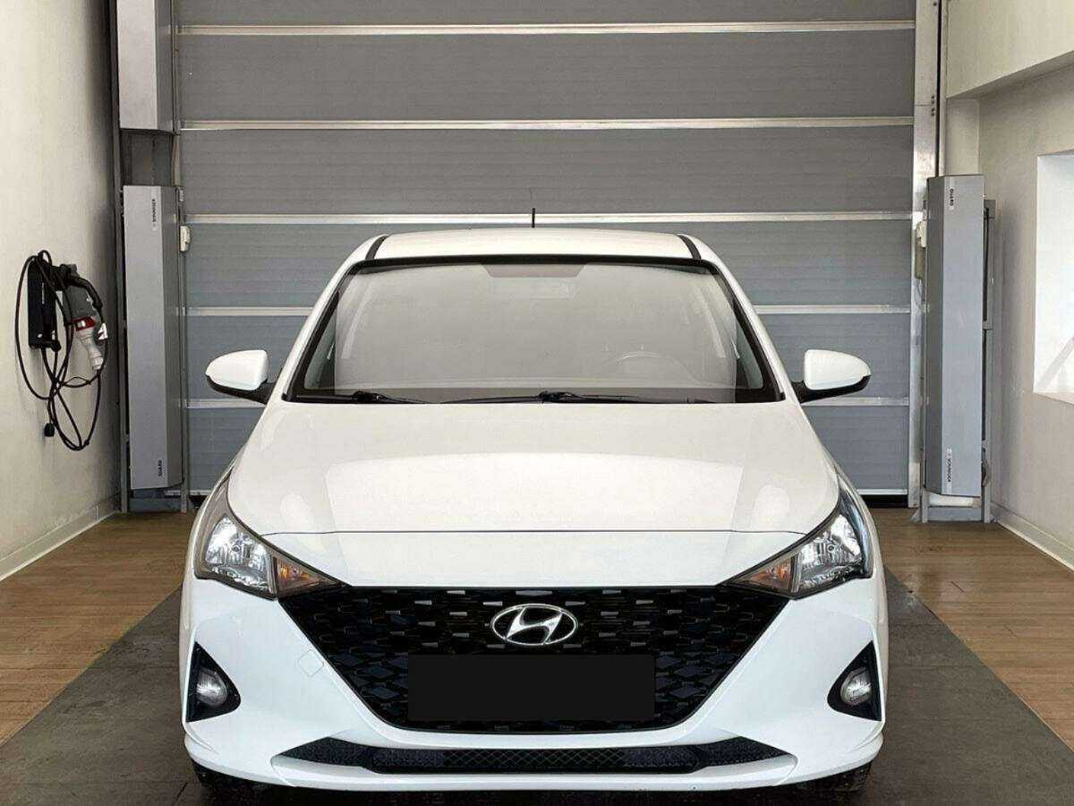 Купить Hyundai Solaris с пробегом. Фото: #1