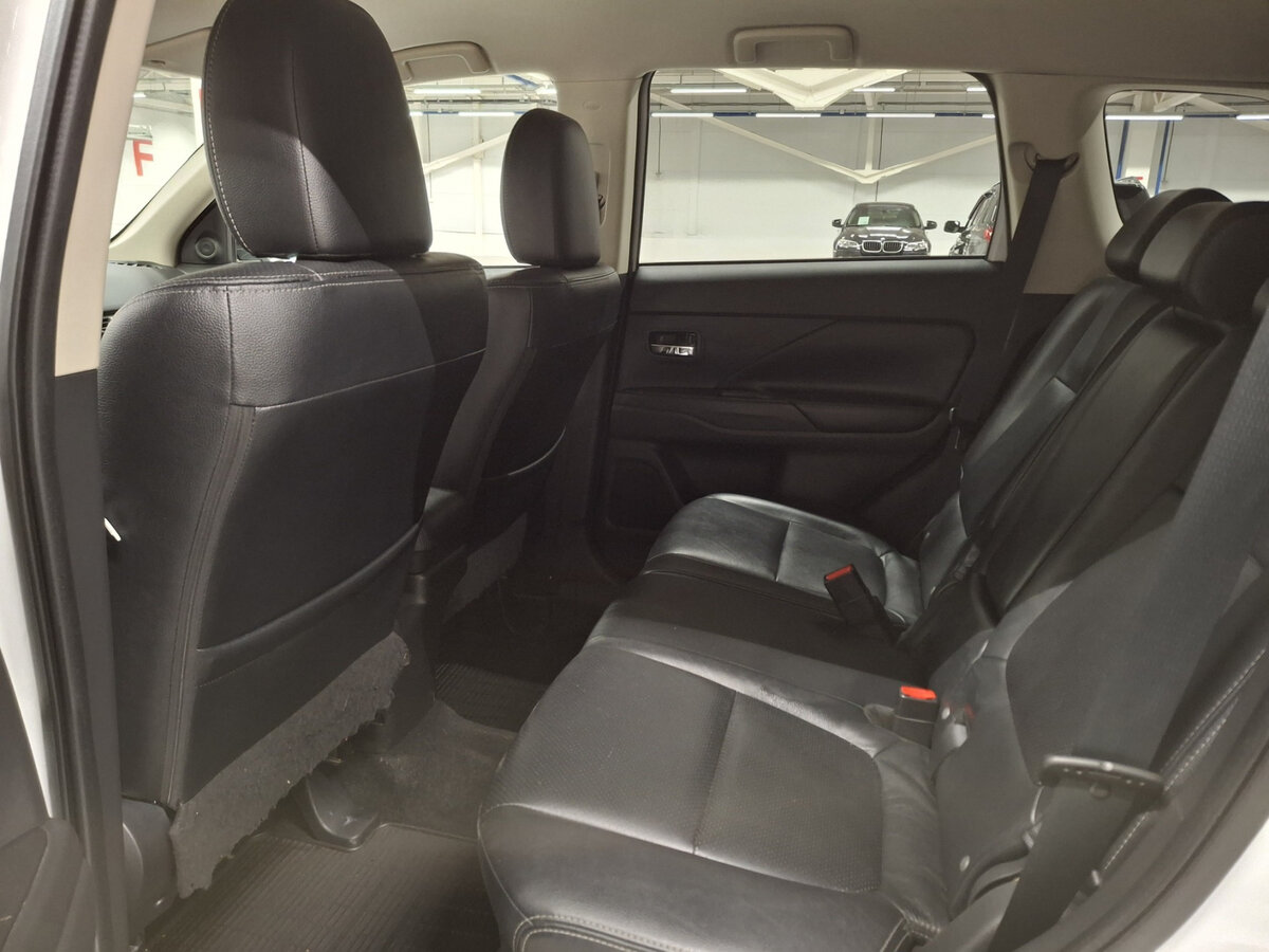 Купить Mitsubishi Outlander с пробегом. Фото: #11