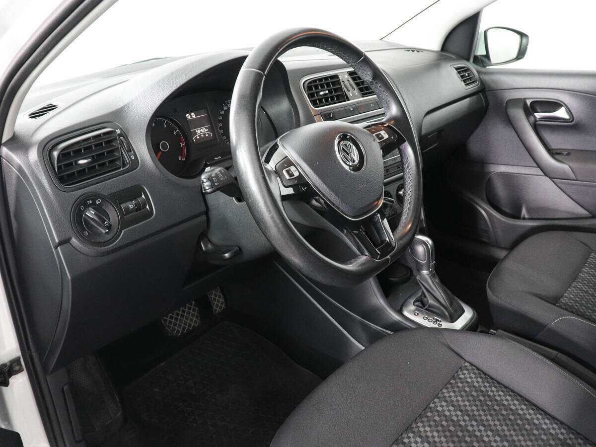 Купить Volkswagen Polo с пробегом. Фото: #8