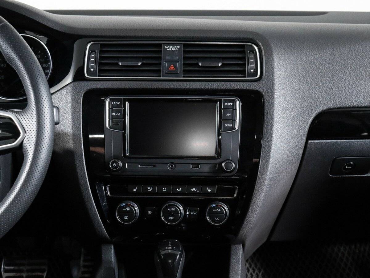 Купить Volkswagen Jetta с пробегом. Фото: #12