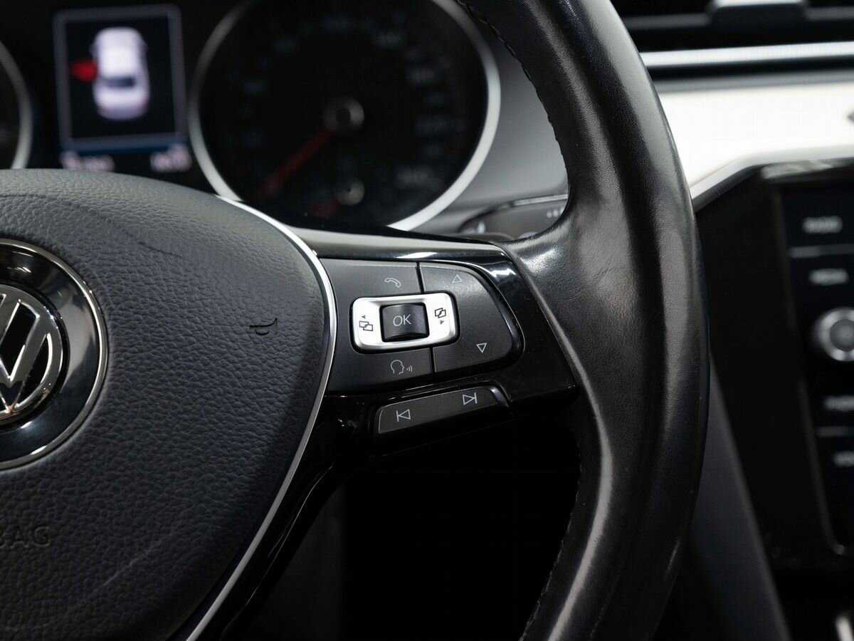 Купить Volkswagen Passat с пробегом. Фото: #16