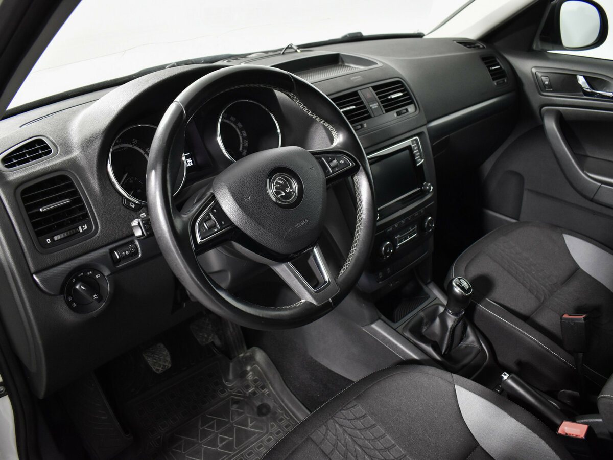 Купить Skoda Yeti с пробегом. Фото: #8