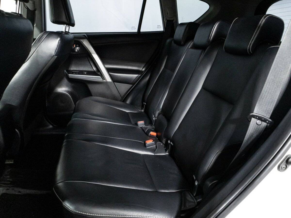 Купить Toyota RAV4 с пробегом. Фото: #7