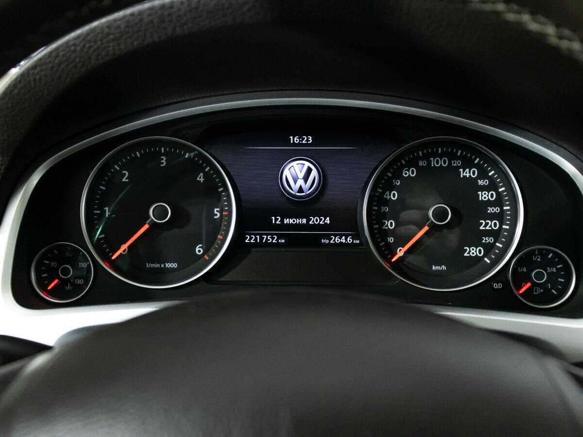 Купить Volkswagen Touareg с пробегом. Фото: #9