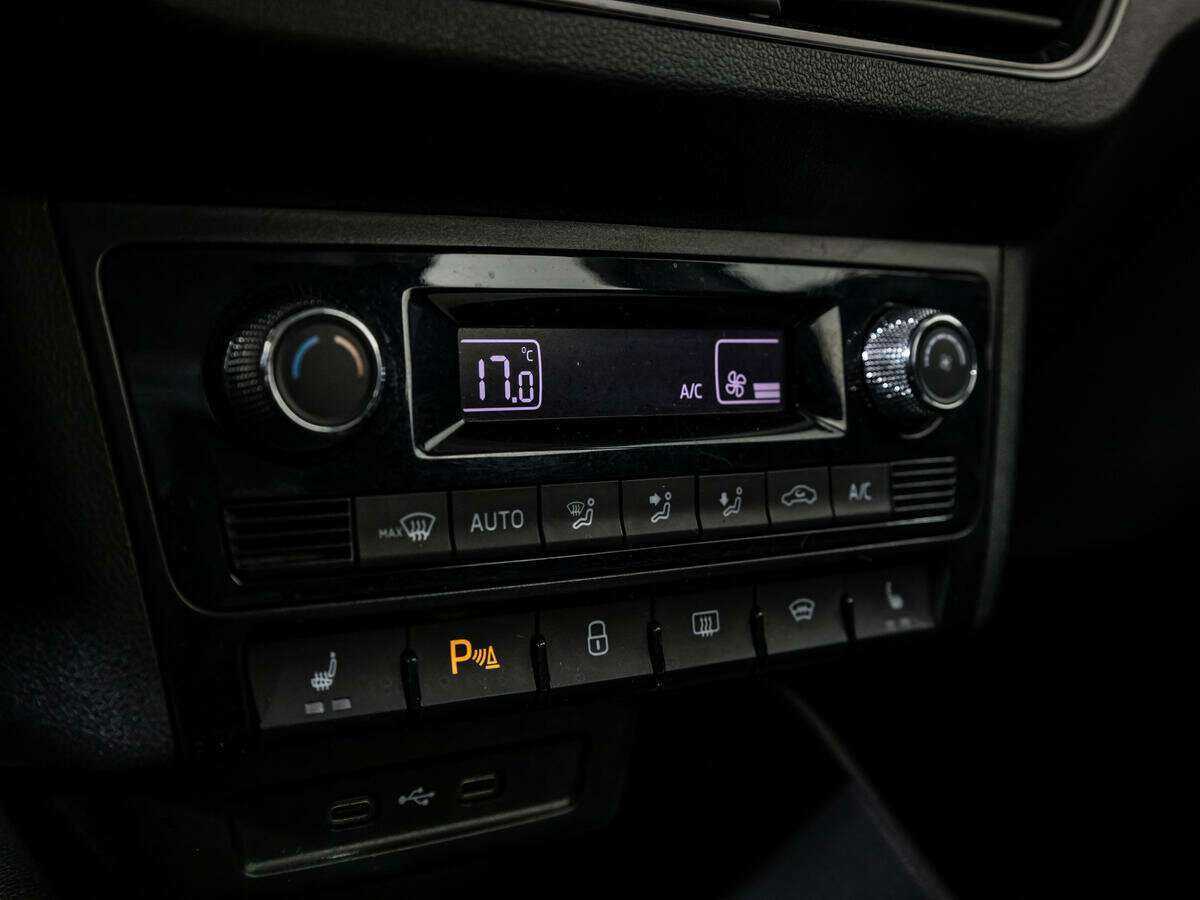 Купить Skoda Rapid с пробегом. Фото: #17