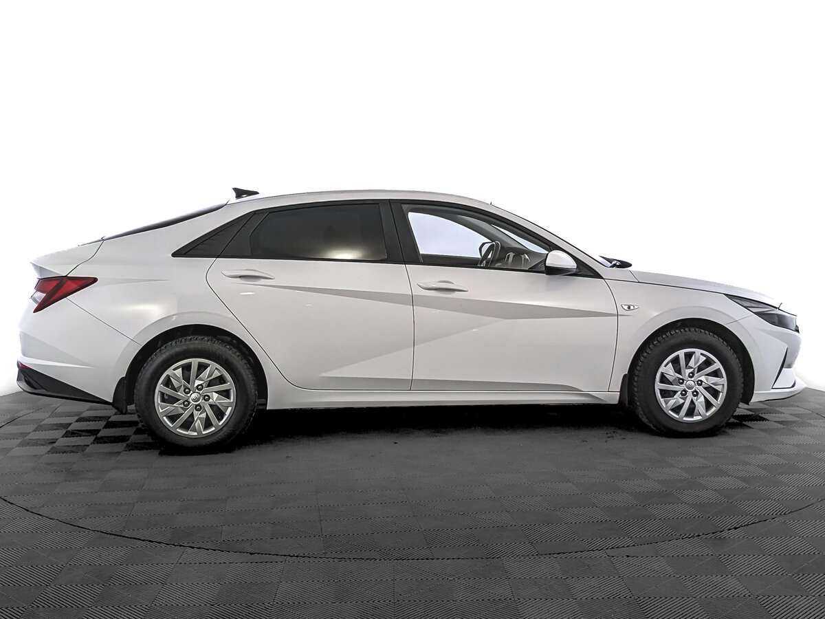 Купить Hyundai Elantra с пробегом. Фото: #3