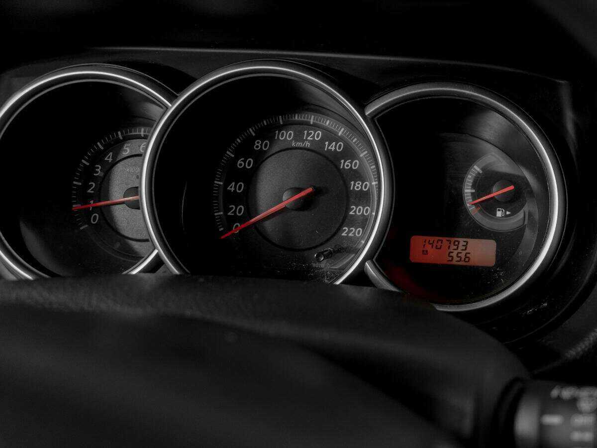 Купить Nissan Tiida с пробегом. Фото: #9