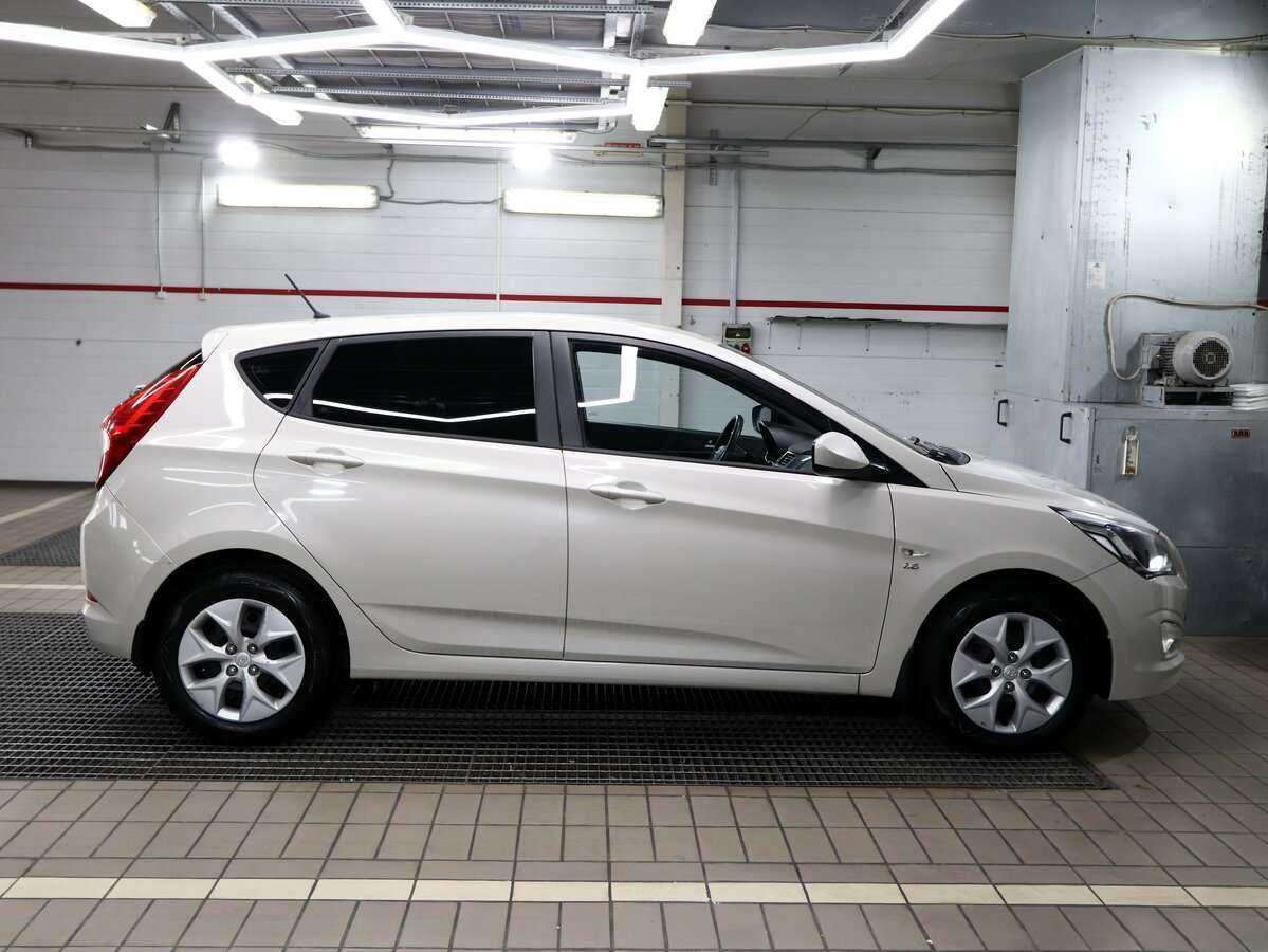 Купить Hyundai Solaris с пробегом. Фото: #2