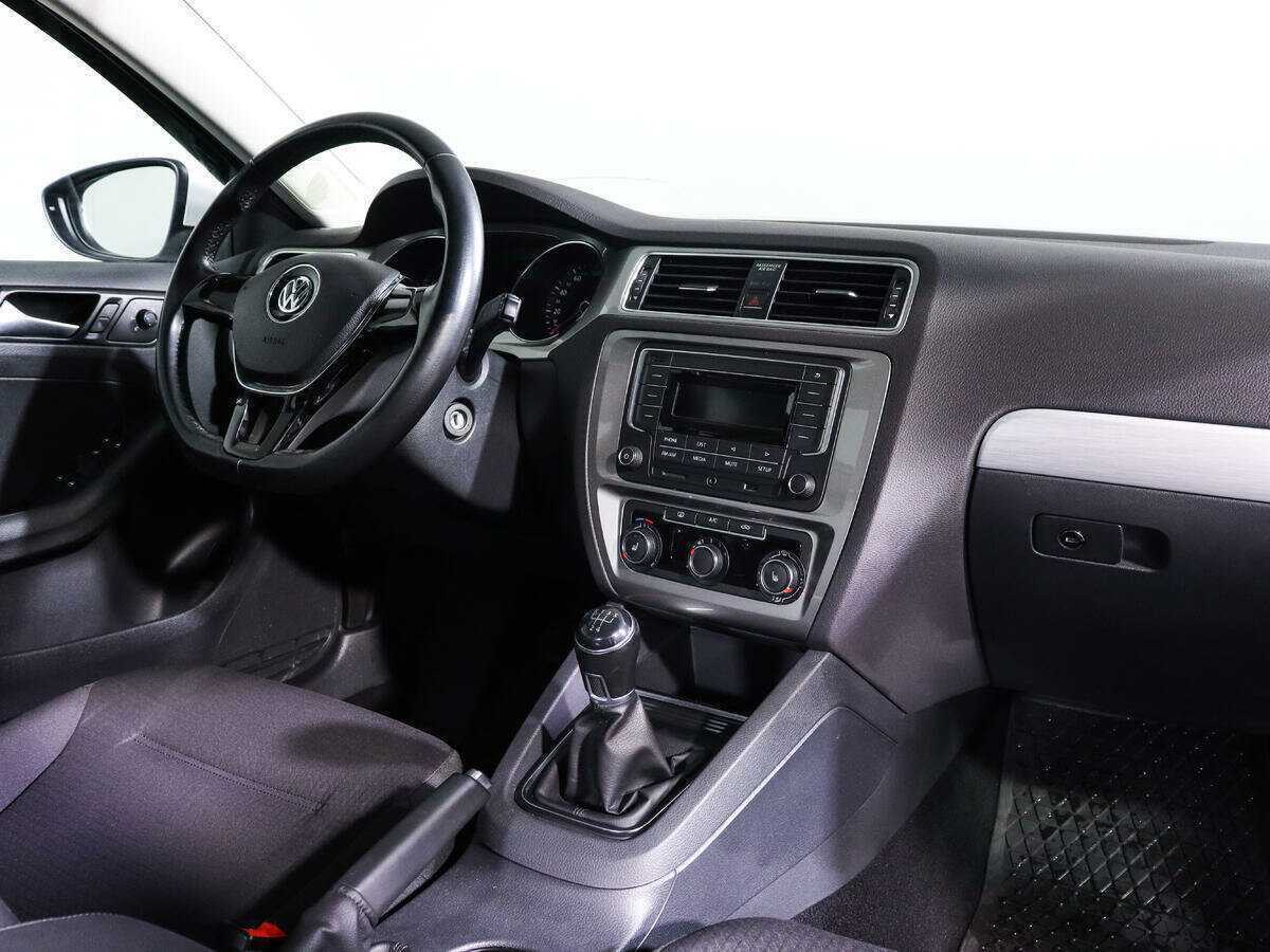 Купить Volkswagen Jetta с пробегом. Фото: #6