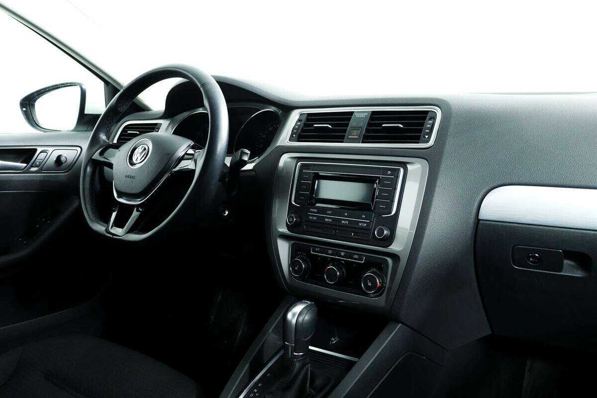 Купить Volkswagen Jetta с пробегом. Фото: #8
