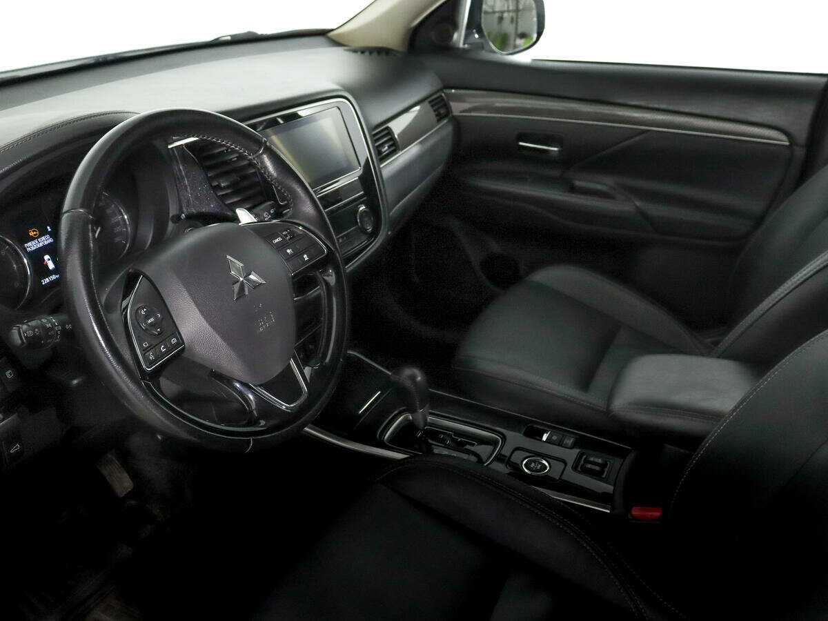 Купить Mitsubishi Outlander с пробегом. Фото: #9