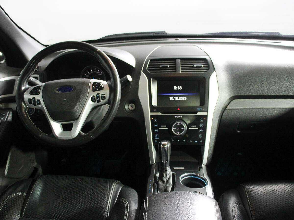 Купить Ford Explorer с пробегом. Фото: #9