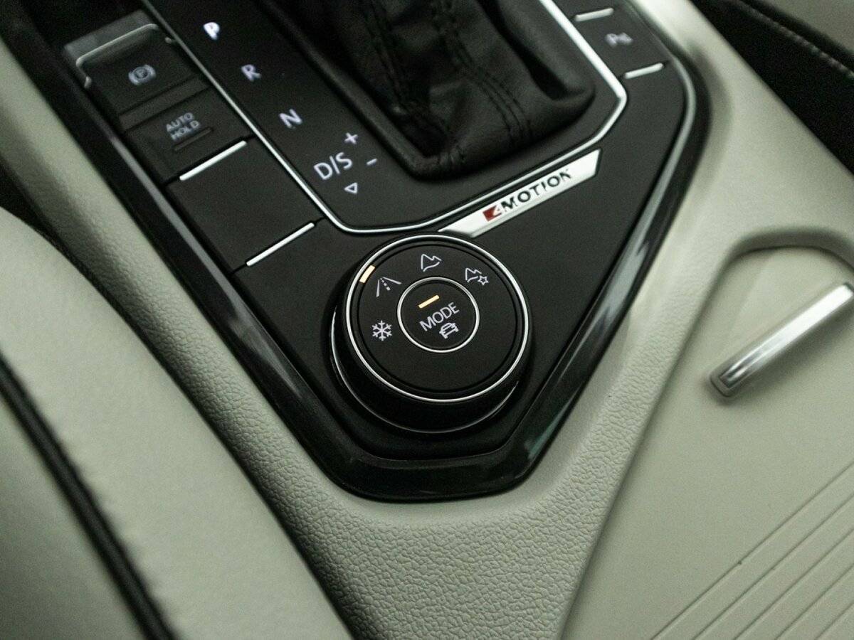 Купить Volkswagen Tiguan с пробегом. Фото: #15