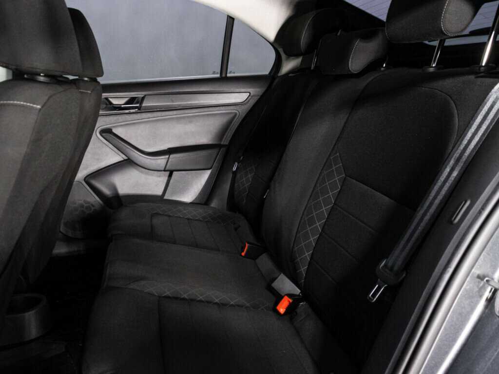 Купить Skoda Rapid с пробегом. Фото: #9