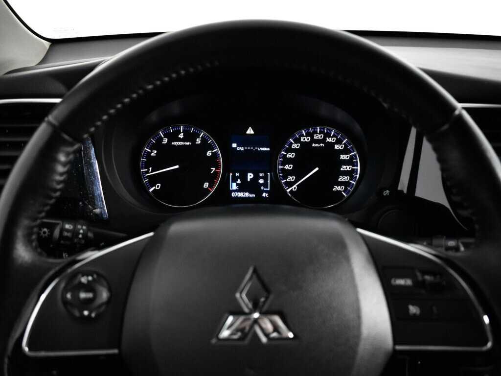 Купить Mitsubishi Outlander с пробегом. Фото: #10