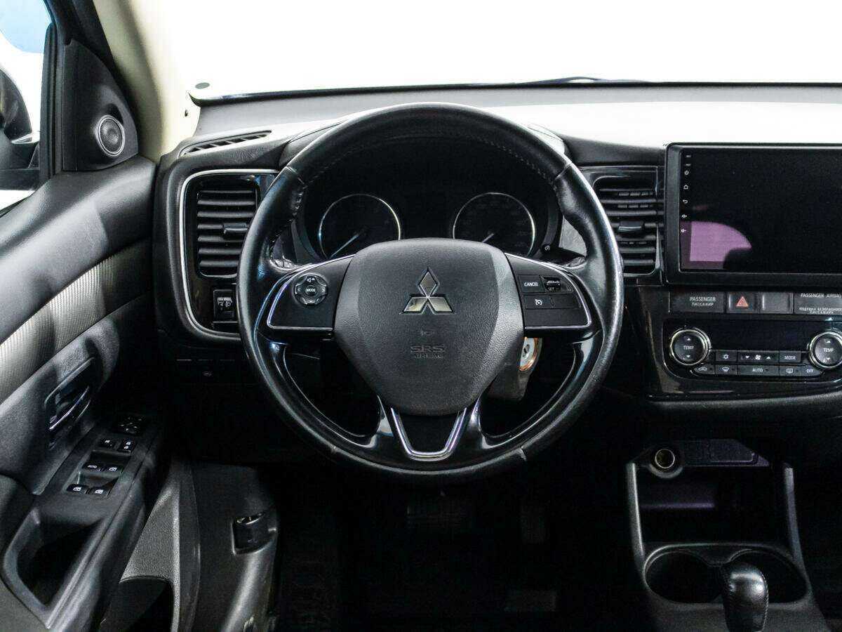 Купить Mitsubishi Outlander с пробегом. Фото: #17