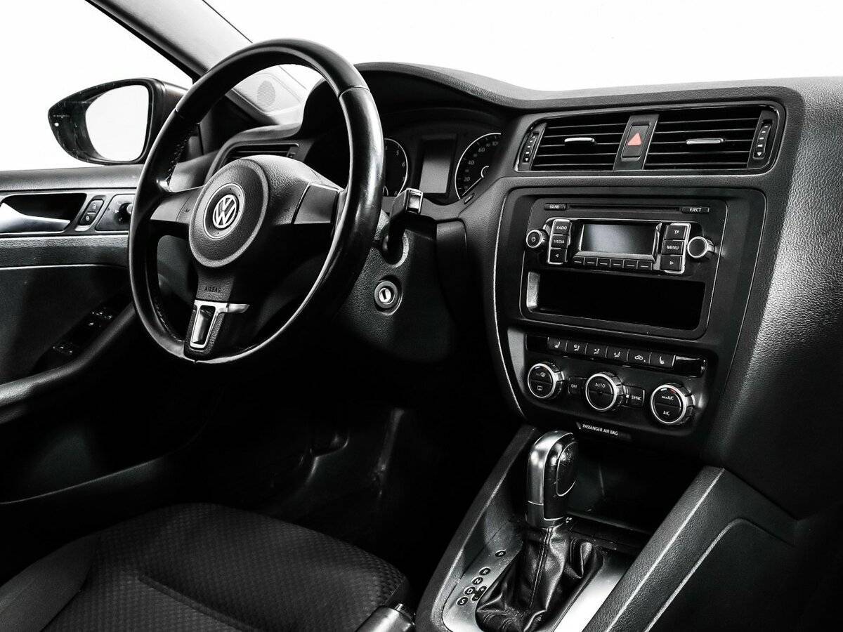 Купить Volkswagen Jetta с пробегом. Фото: #8