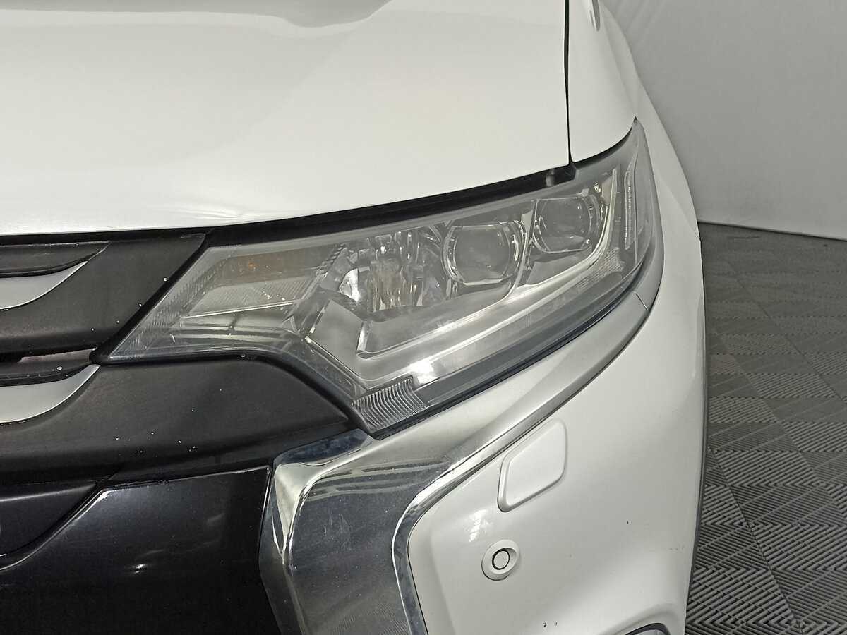 Купить Mitsubishi Outlander с пробегом. Фото: #14