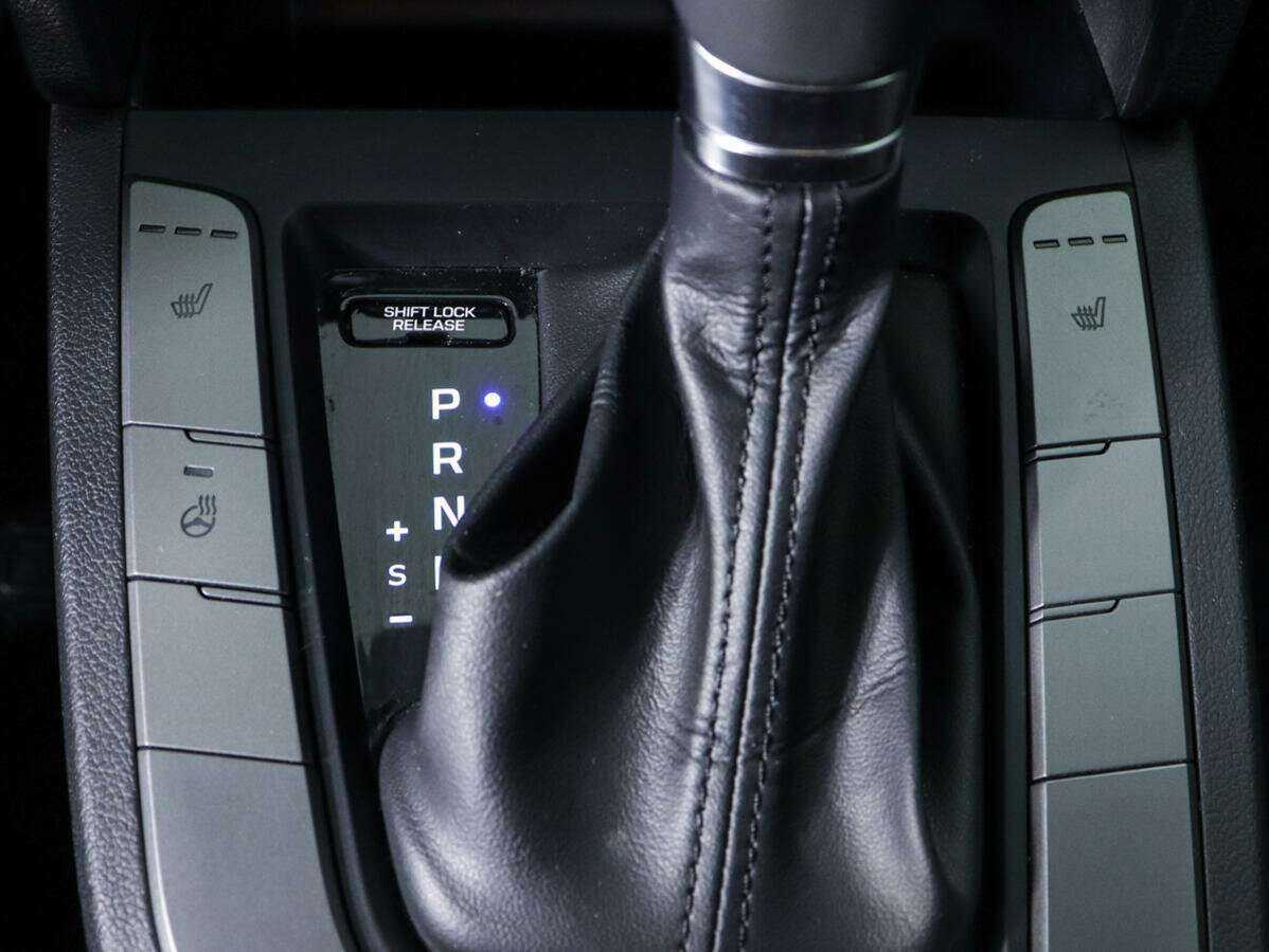 Купить Hyundai Elantra с пробегом. Фото: #10