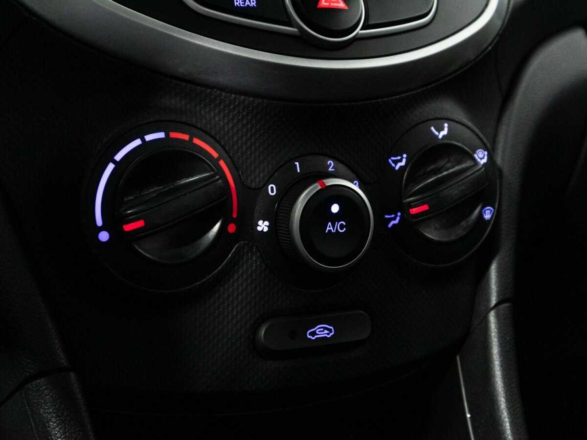 Купить Hyundai Solaris с пробегом. Фото: #14