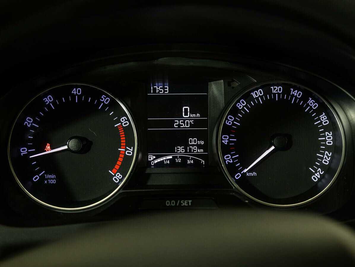 Купить Skoda Rapid с пробегом. Фото: #9