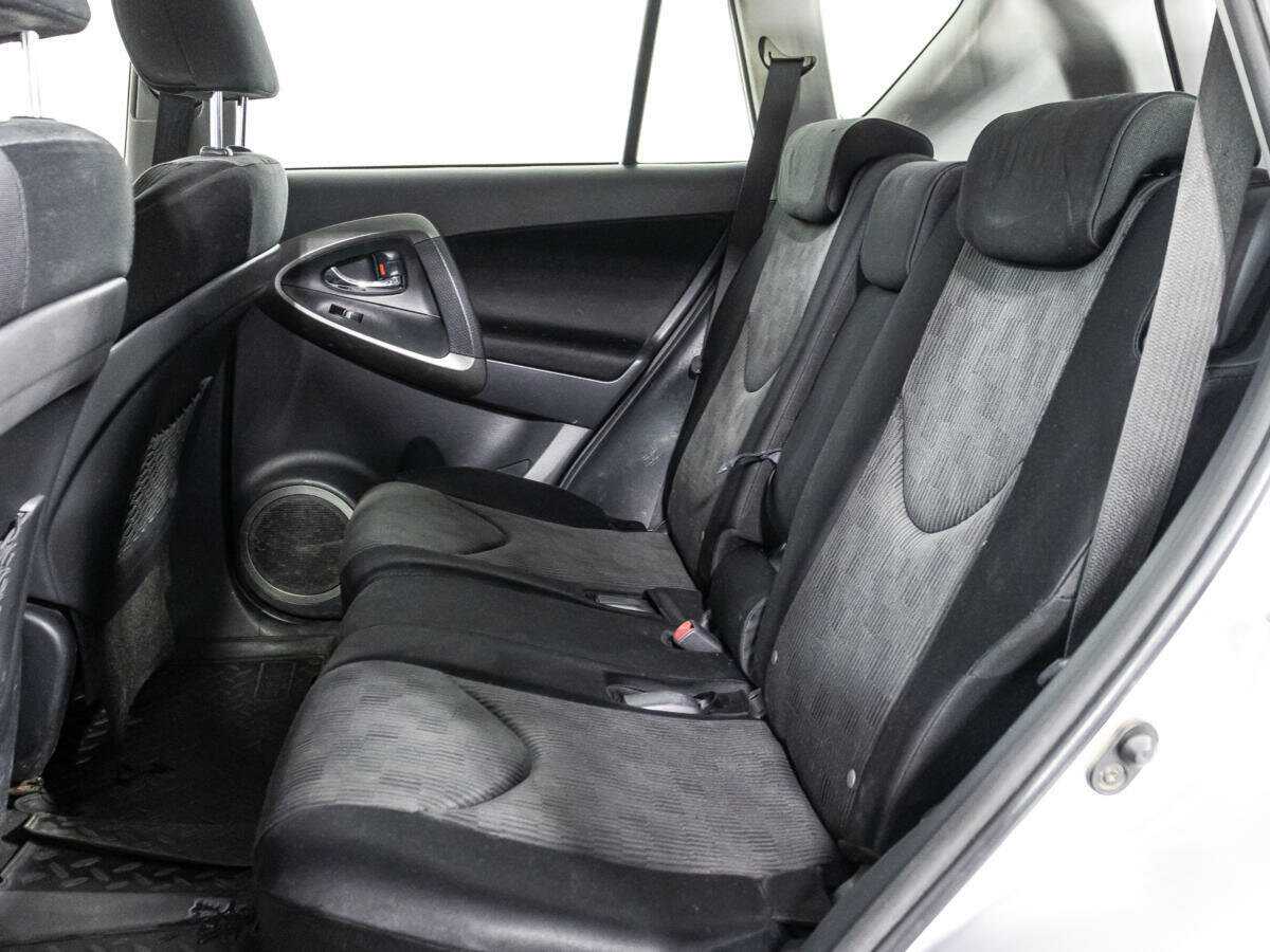 Купить Toyota RAV4 с пробегом. Фото: #8