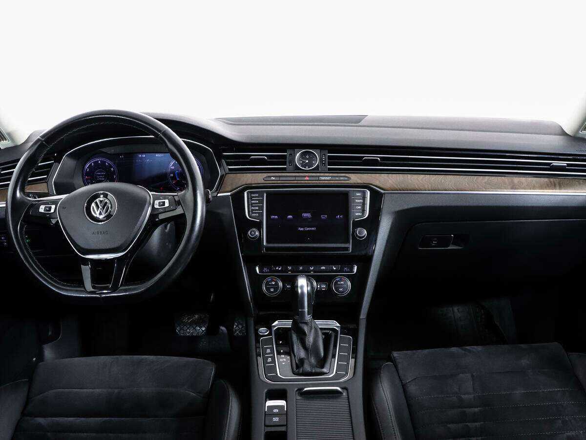 Купить Volkswagen Passat с пробегом. Фото: #9