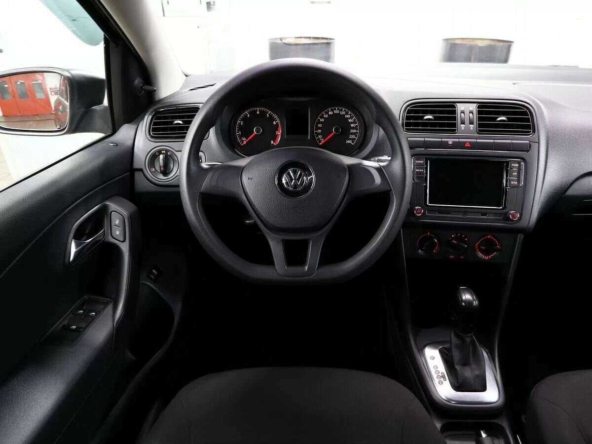 Купить Volkswagen Polo с пробегом. Фото: #10