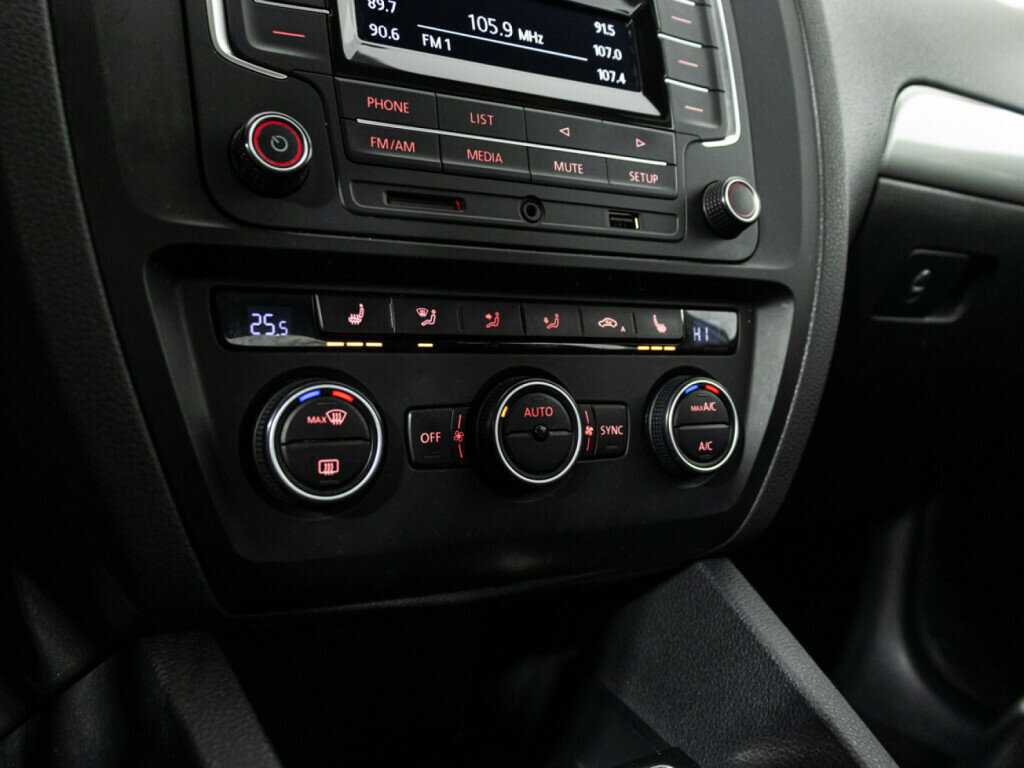 Купить Volkswagen Jetta с пробегом. Фото: #15