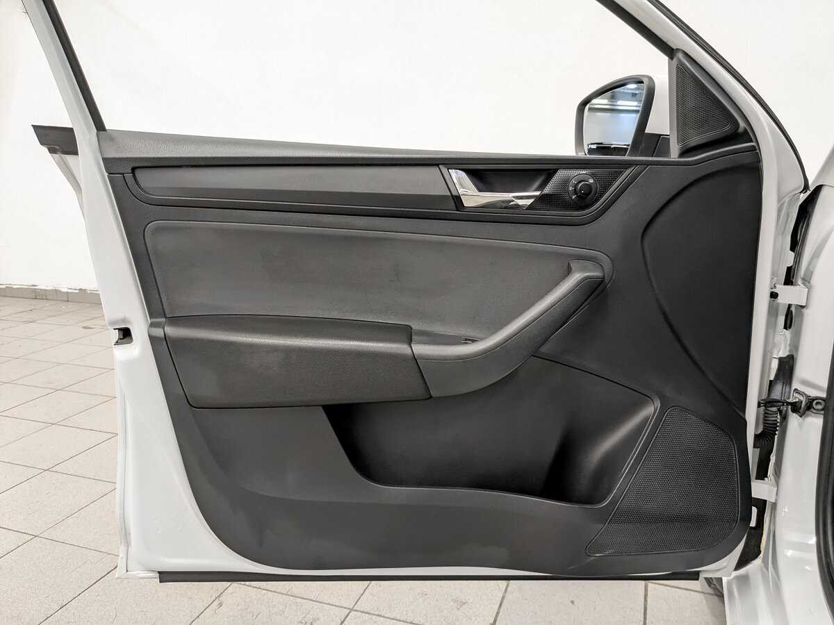 Купить Skoda Rapid с пробегом. Фото: #17