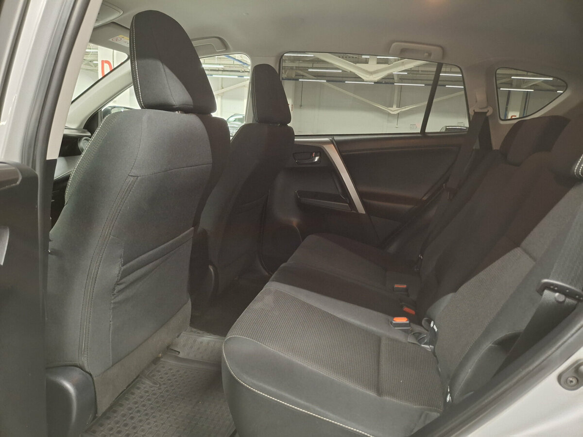 Купить Toyota RAV4 с пробегом. Фото: #11