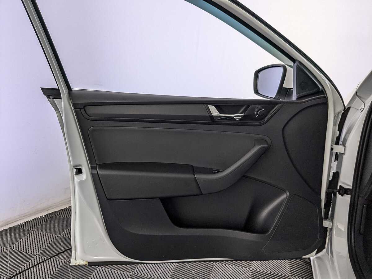 Купить Skoda Rapid с пробегом. Фото: #18