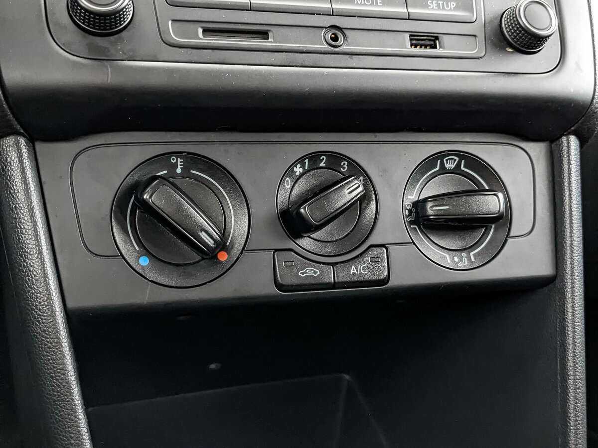 Купить Volkswagen Polo с пробегом. Фото: #19