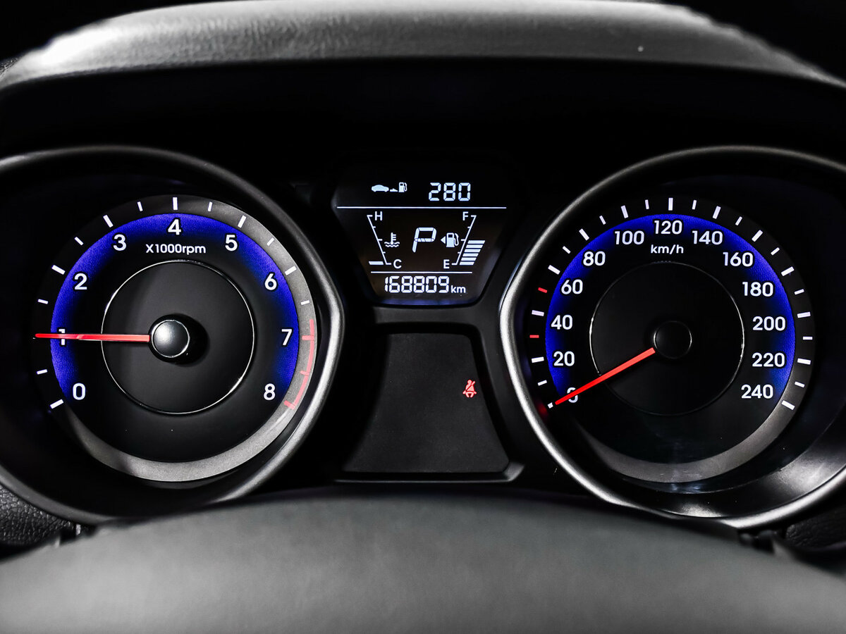 Купить Hyundai Elantra с пробегом. Фото: #9