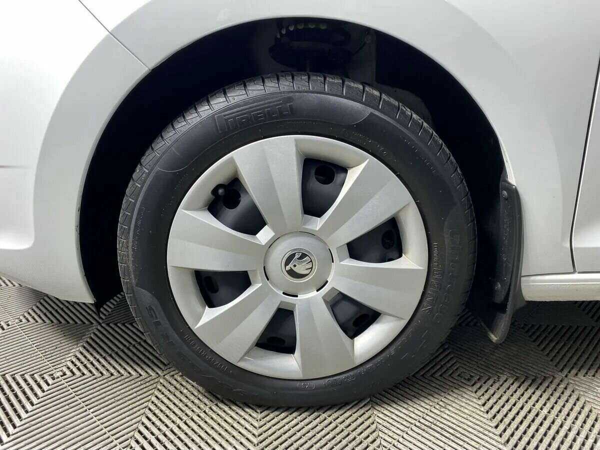 Купить Skoda Rapid с пробегом. Фото: #18