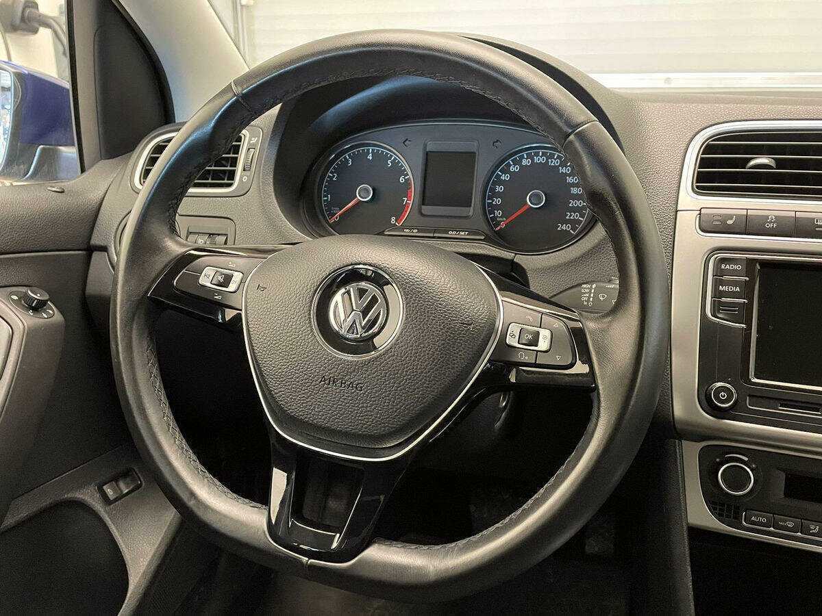 Купить Volkswagen Polo с пробегом. Фото: #9