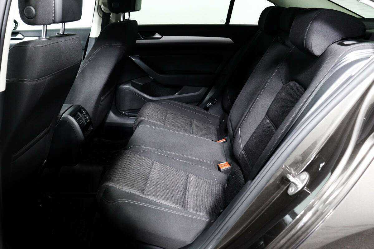 Купить Volkswagen Passat с пробегом. Фото: #11