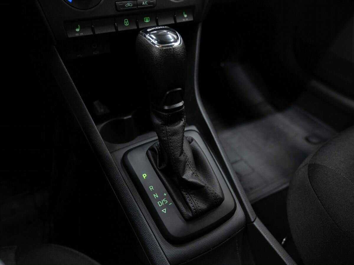 Купить Skoda Rapid с пробегом. Фото: #19