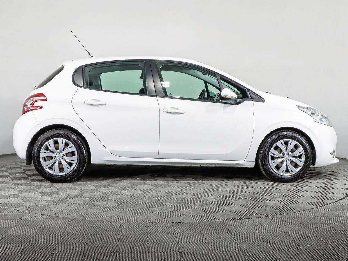 Купить Peugeot 208 с пробегом. Фото: #3
