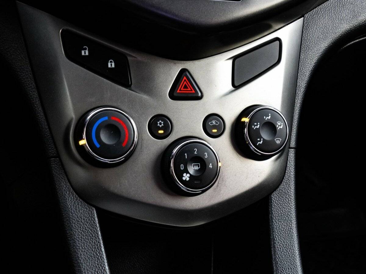 Купить Chevrolet Aveo с пробегом. Фото: #10