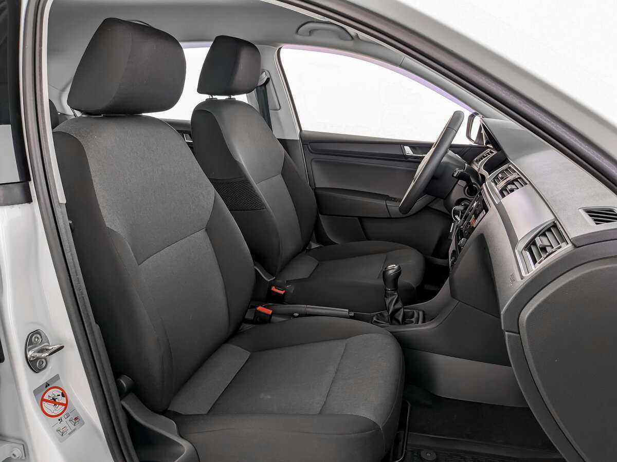Купить Skoda Rapid с пробегом. Фото: #18