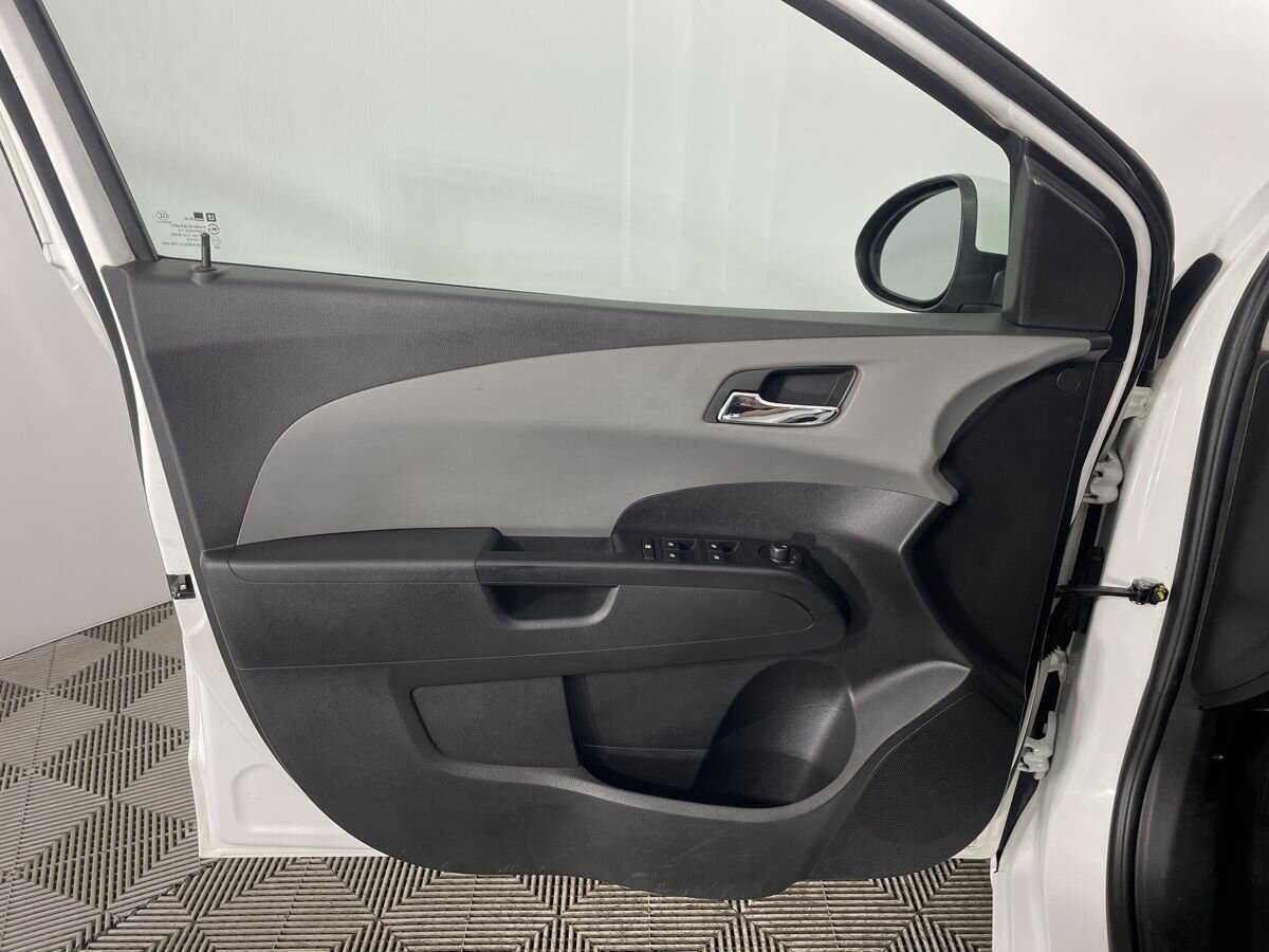 Купить Chevrolet Aveo с пробегом. Фото: #6
