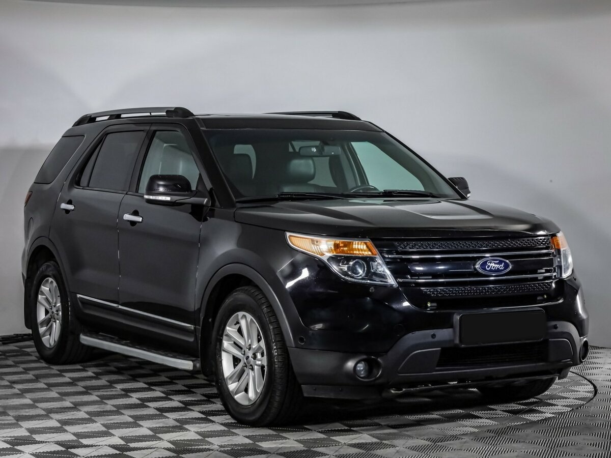 Купить Ford Explorer с пробегом. Фото: #2