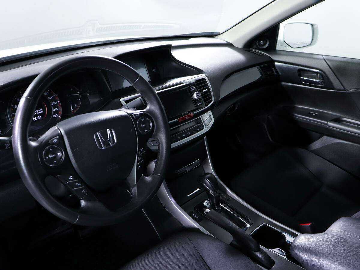 Купить Honda Accord с пробегом. Фото: #10
